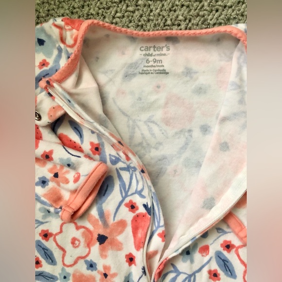 2/15$• Carter’s child of mine• Bundle of 2 onesies• 6-9 Months - Picture 4 of 6